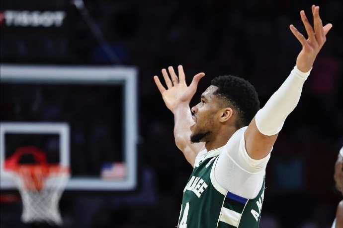 字母哥社媒关注尼克斯球员，哈特、米罗在列，引交易遐想